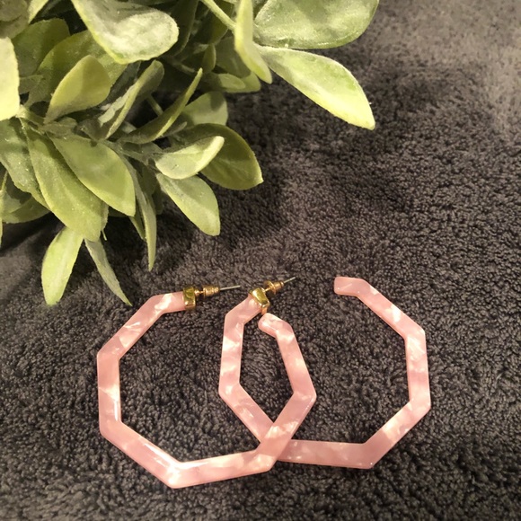 Hexagon acrylic earrings. 2 colors orange/pink - Picture 3 of 4